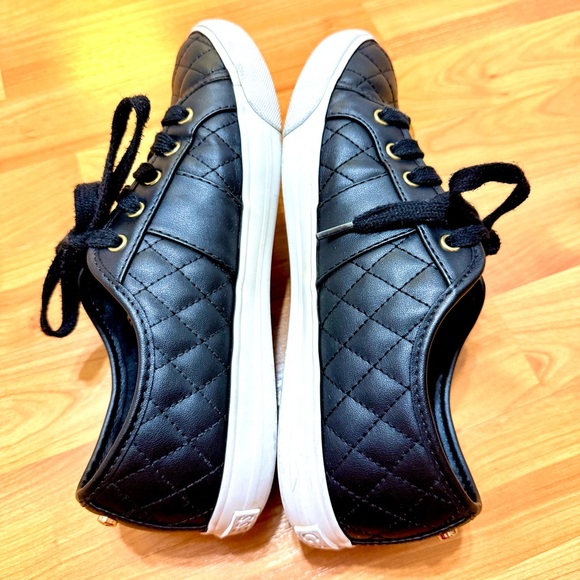 G by Guess GGBACKER2 Women’s Black with Gold Logo Accents Size 7.5M - Picture 7 of 11